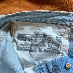 Women’s Levi’s jeans
